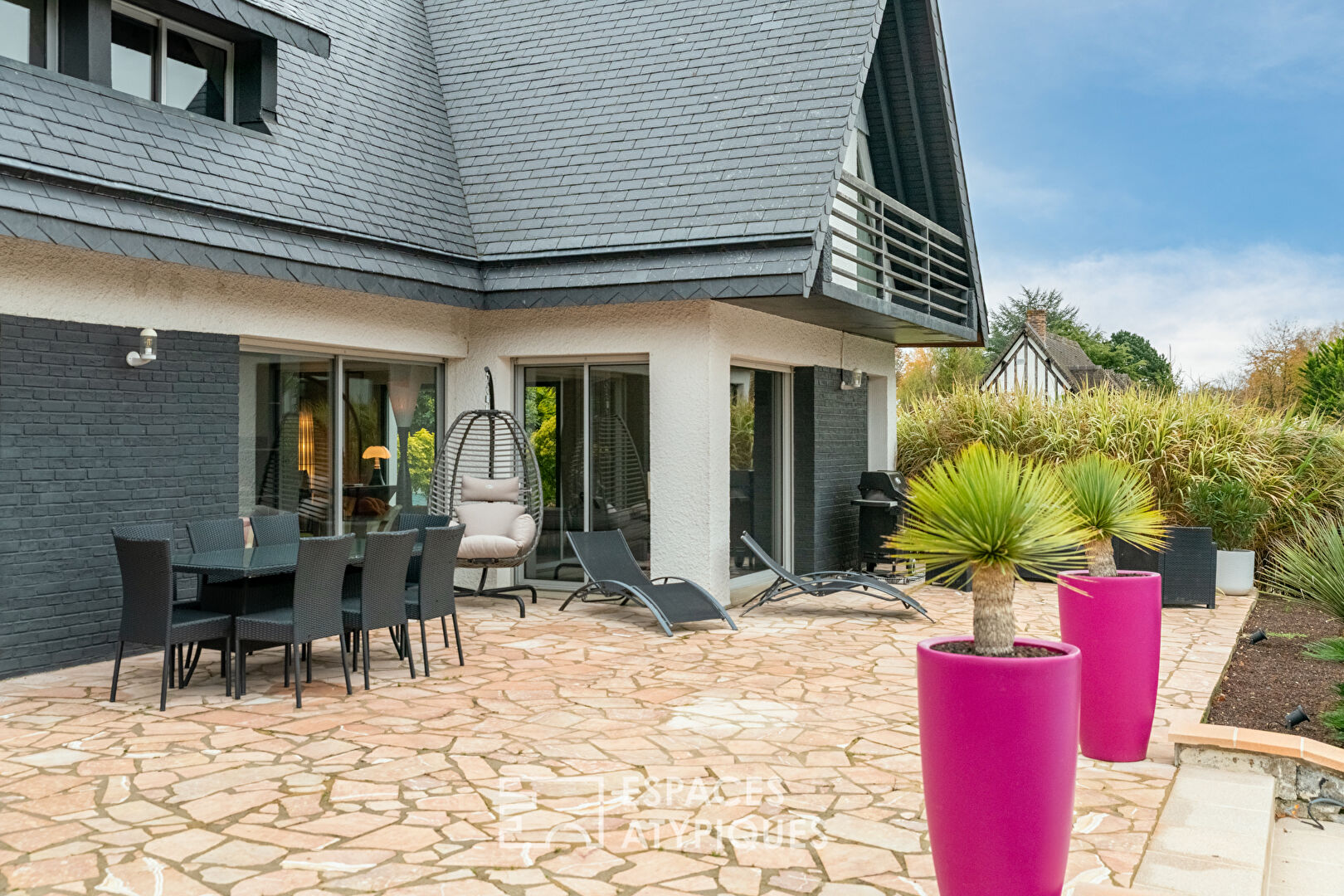 Elégante maison contemporaine avec piscine et parc arboré