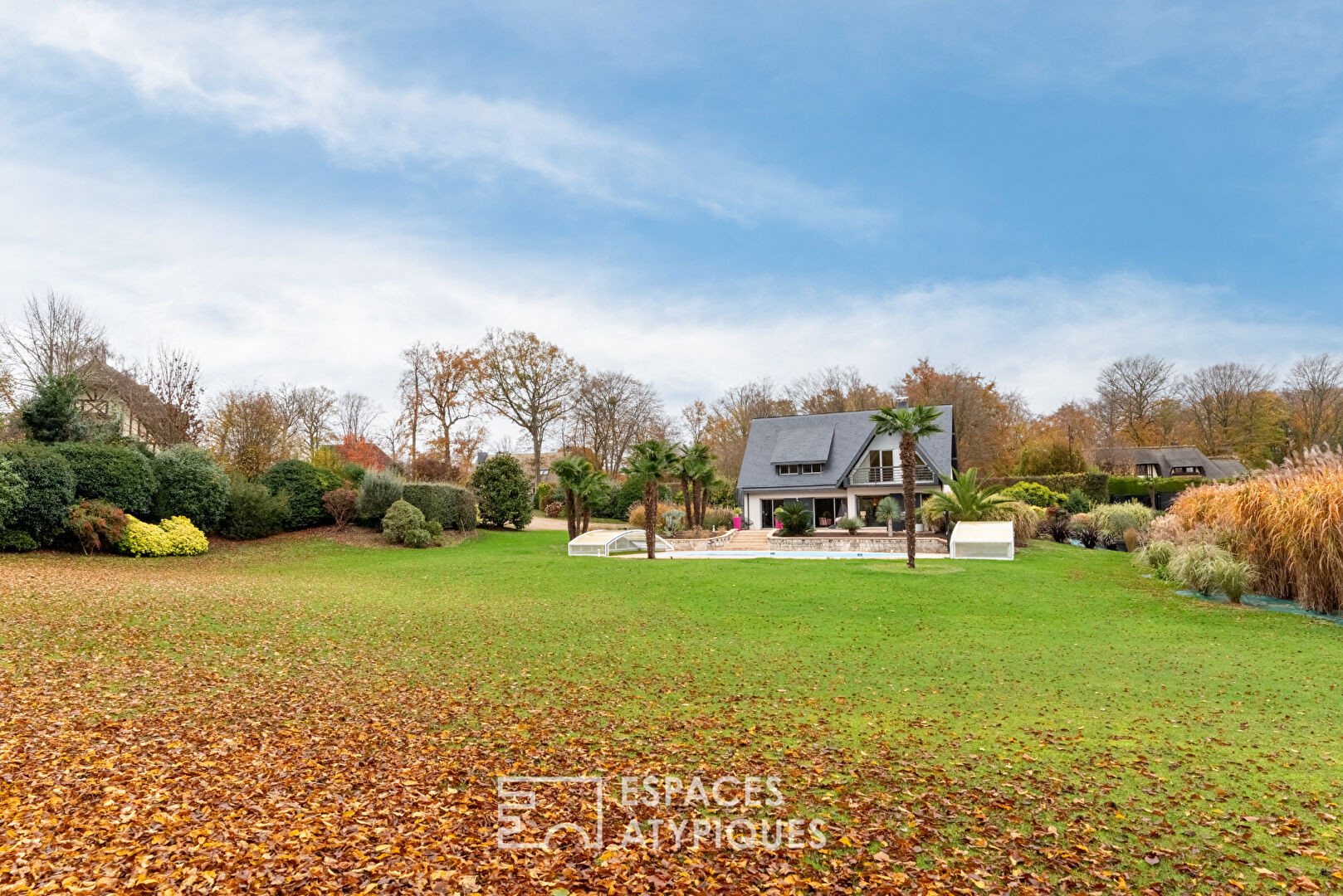Elégante maison contemporaine avec piscine et parc arboré