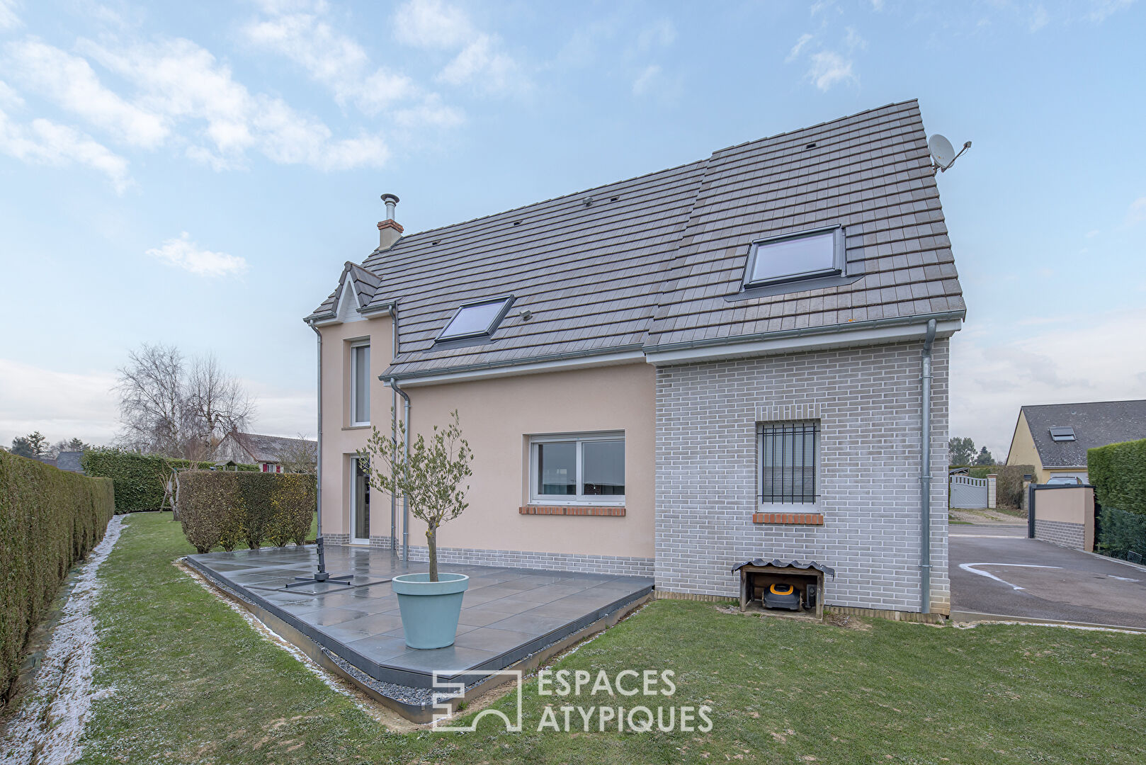 Maison contemporaine avec vue sur la campagne normande