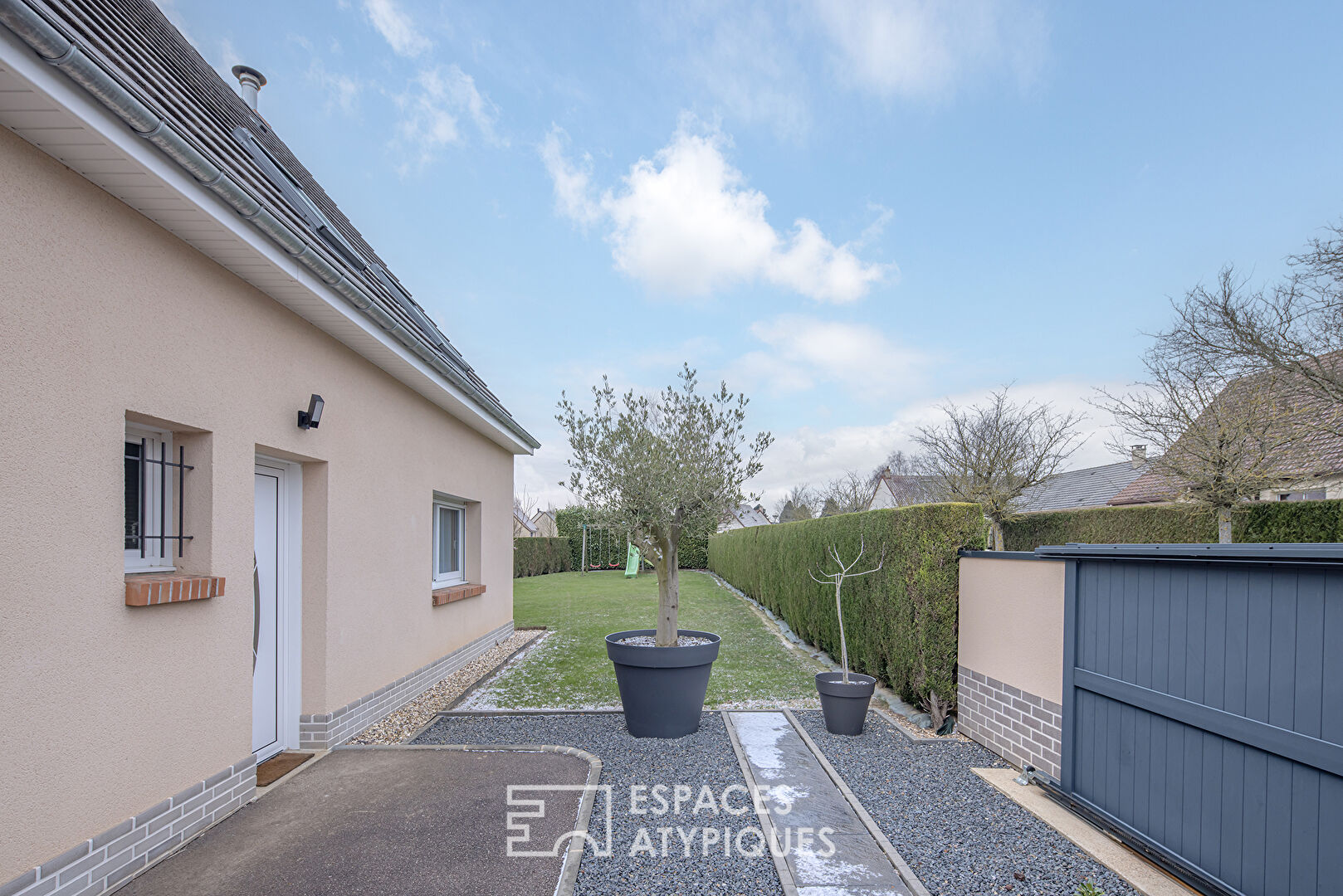 Maison contemporaine avec vue sur la campagne normande