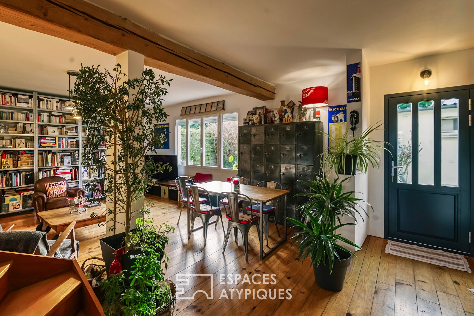 Maison restructurée à l&rsquo;esprit bohème avec jardin et garage