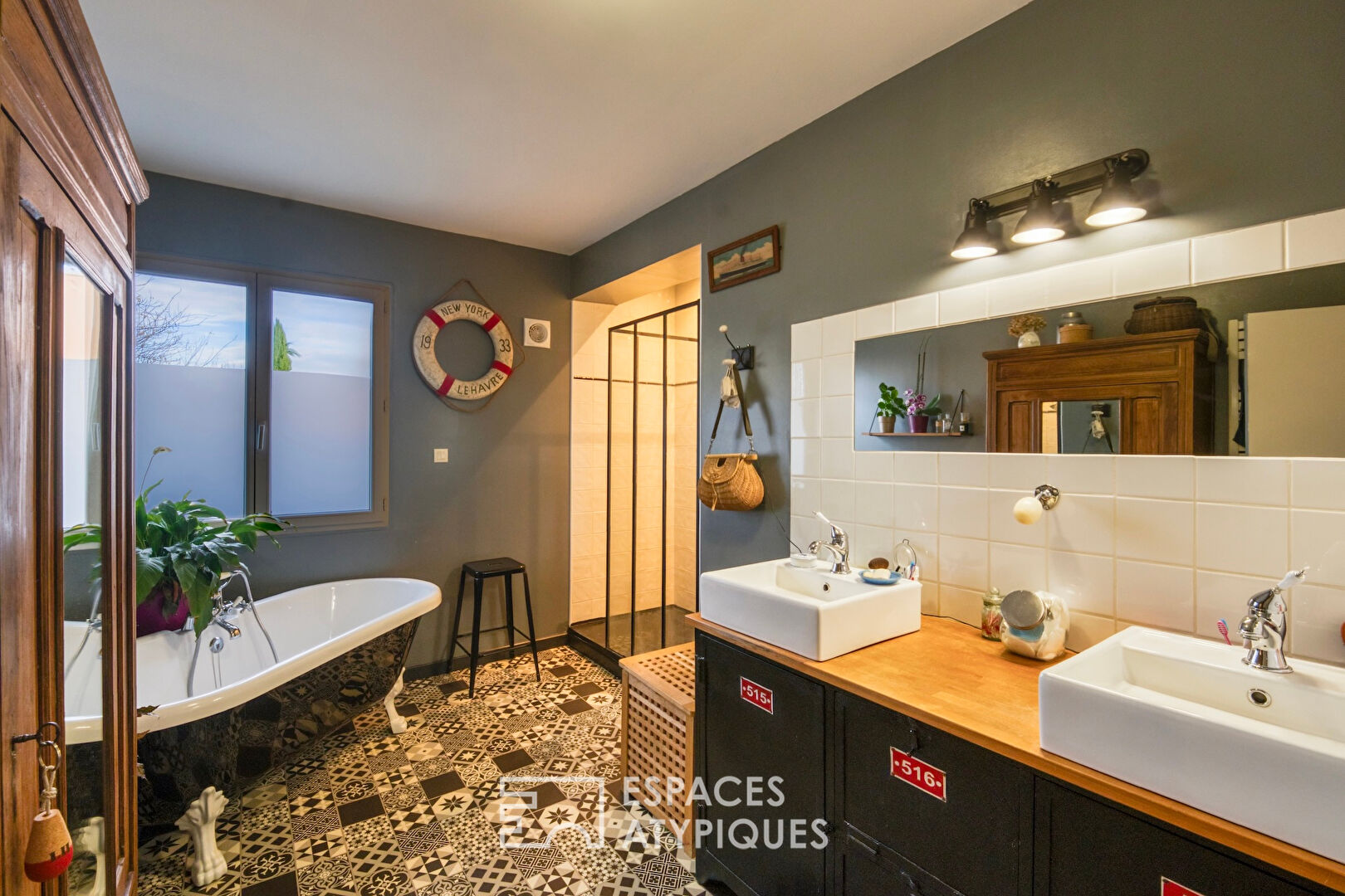 Maison restructurée à l&rsquo;esprit bohème avec jardin et garage