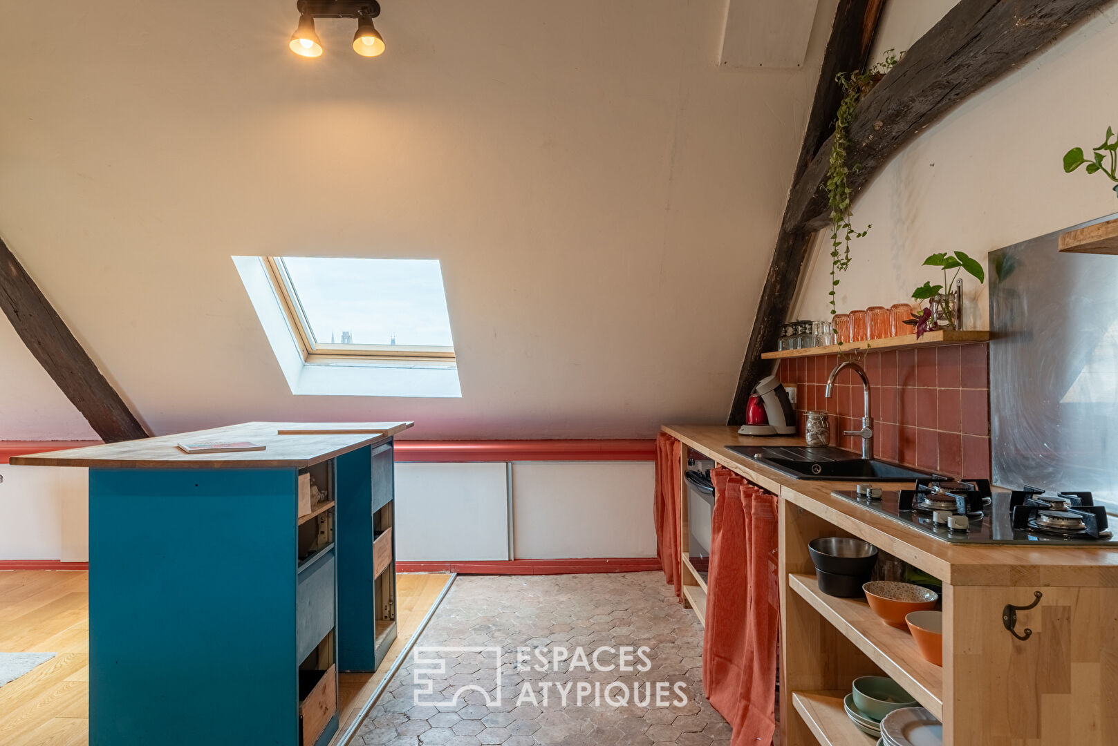 Loft sous les toits avec vue cathédrale