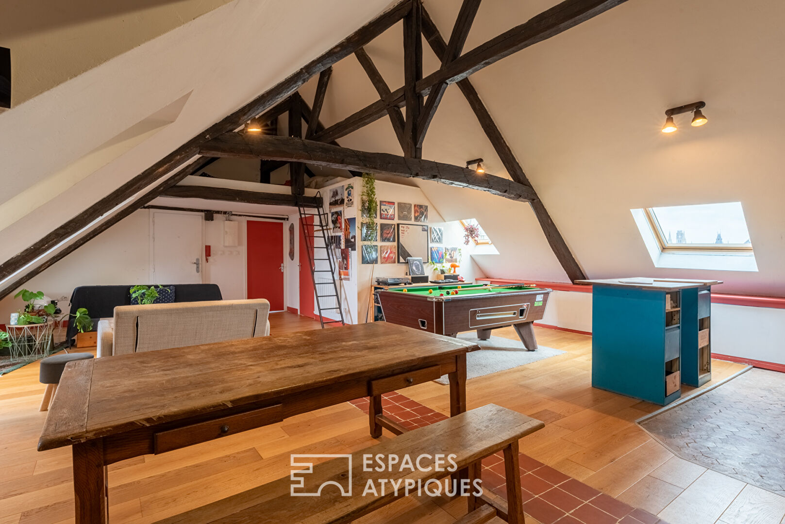 Loft sous les toits avec vue cathédrale