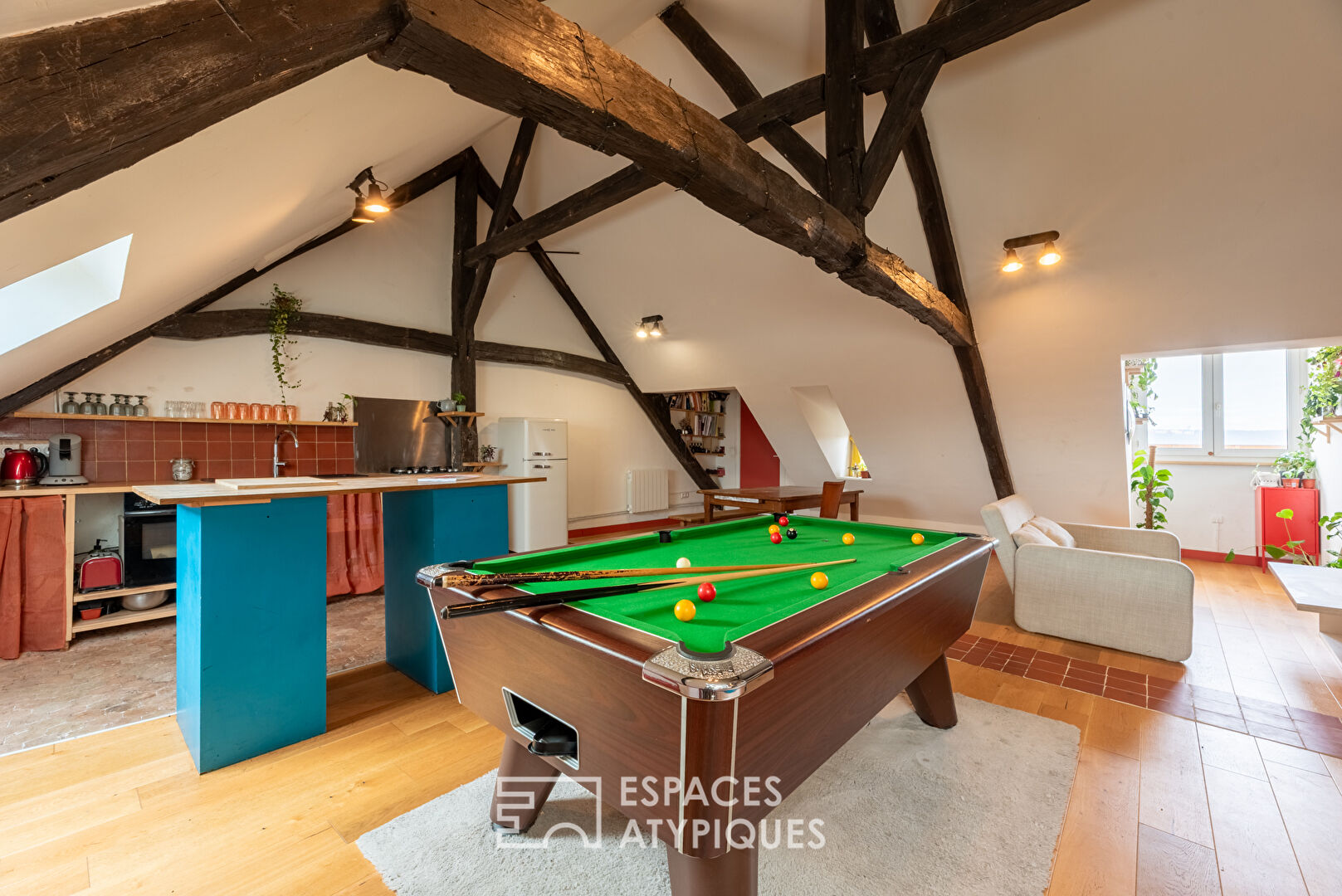 Loft sous les toits avec vue cathédrale