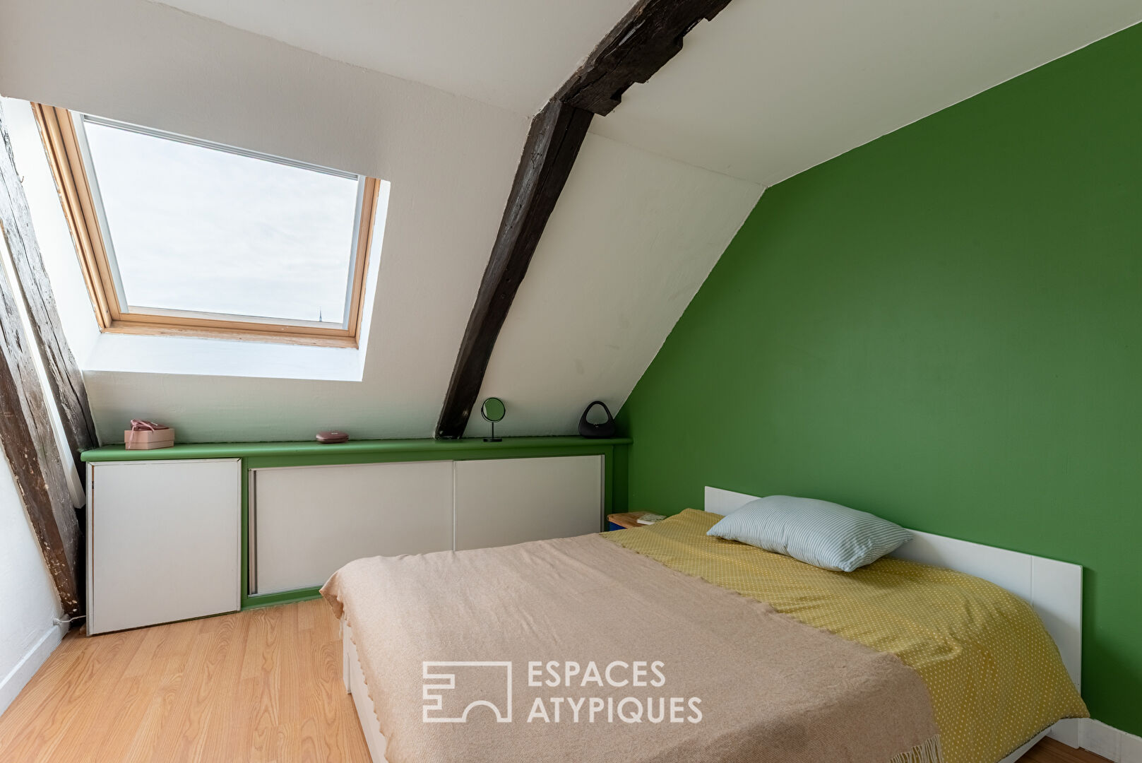 Loft sous les toits avec vue cathédrale