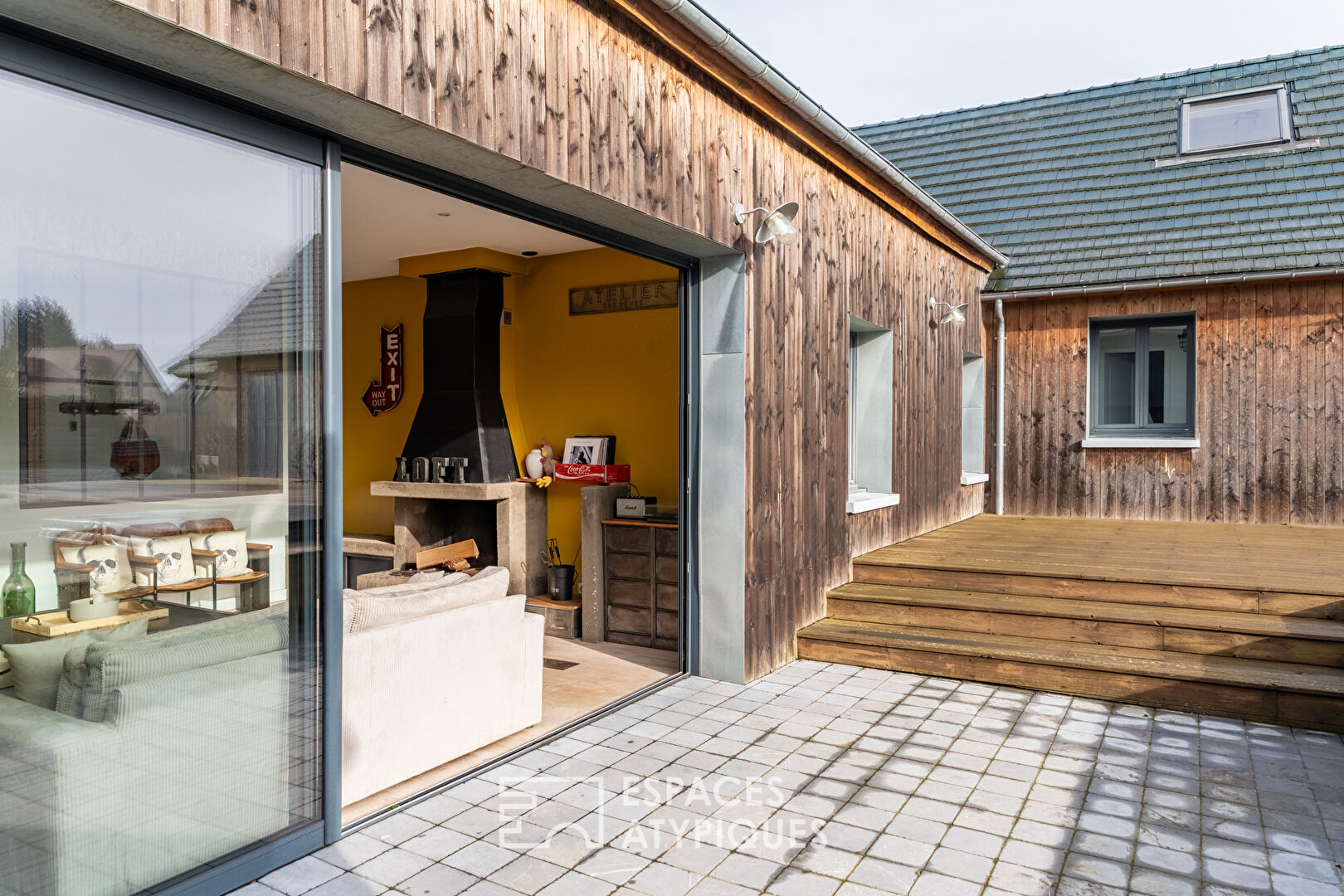 Ancien atelier auto réhabilité en maison contemporaine