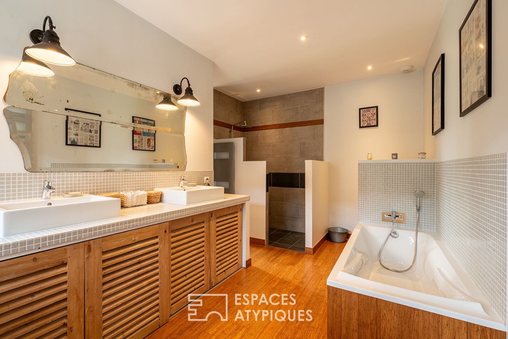 Ancien atelier auto réhabilité en maison contemporaine