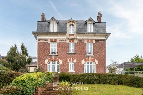 Demeure de maître aux volumes d&rsquo;exception avec dépendance