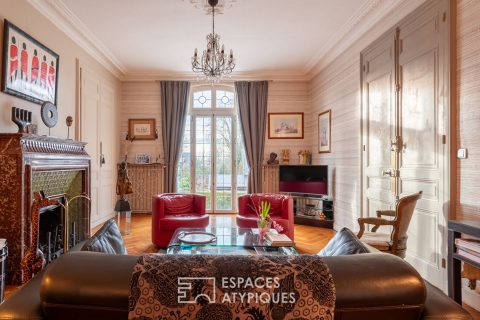 Demeure de maître aux volumes d&rsquo;exception avec dépendance