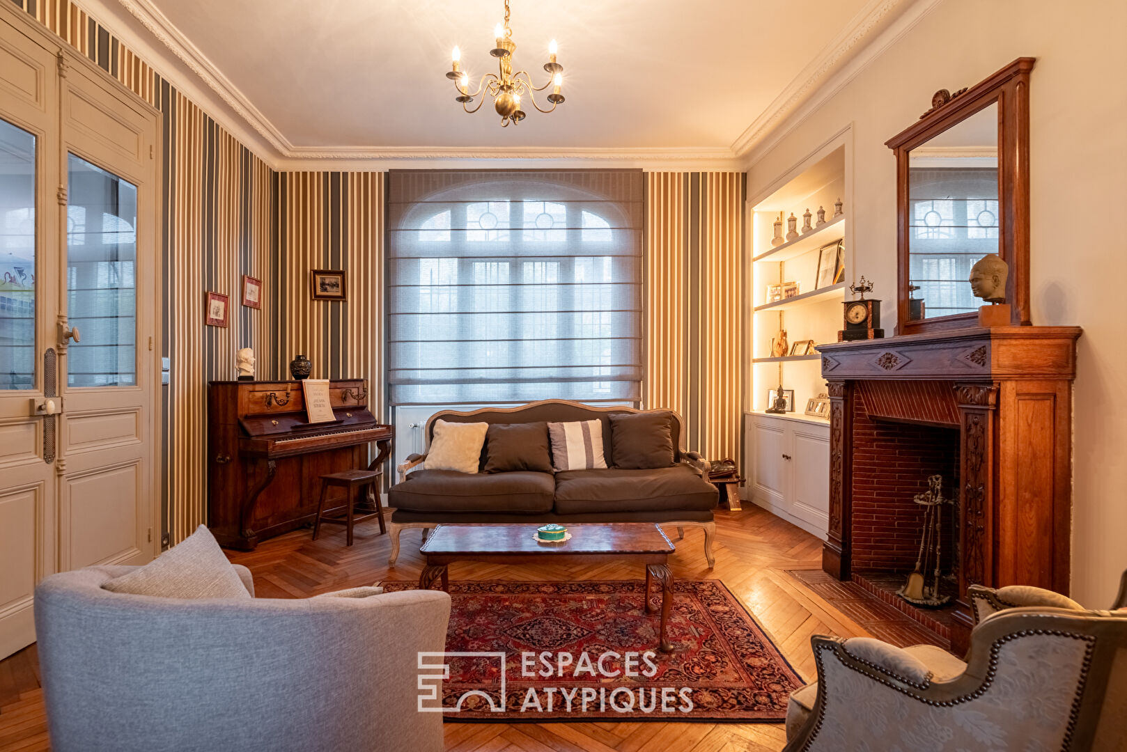 Demeure de maître aux volumes d&rsquo;exception avec dépendance