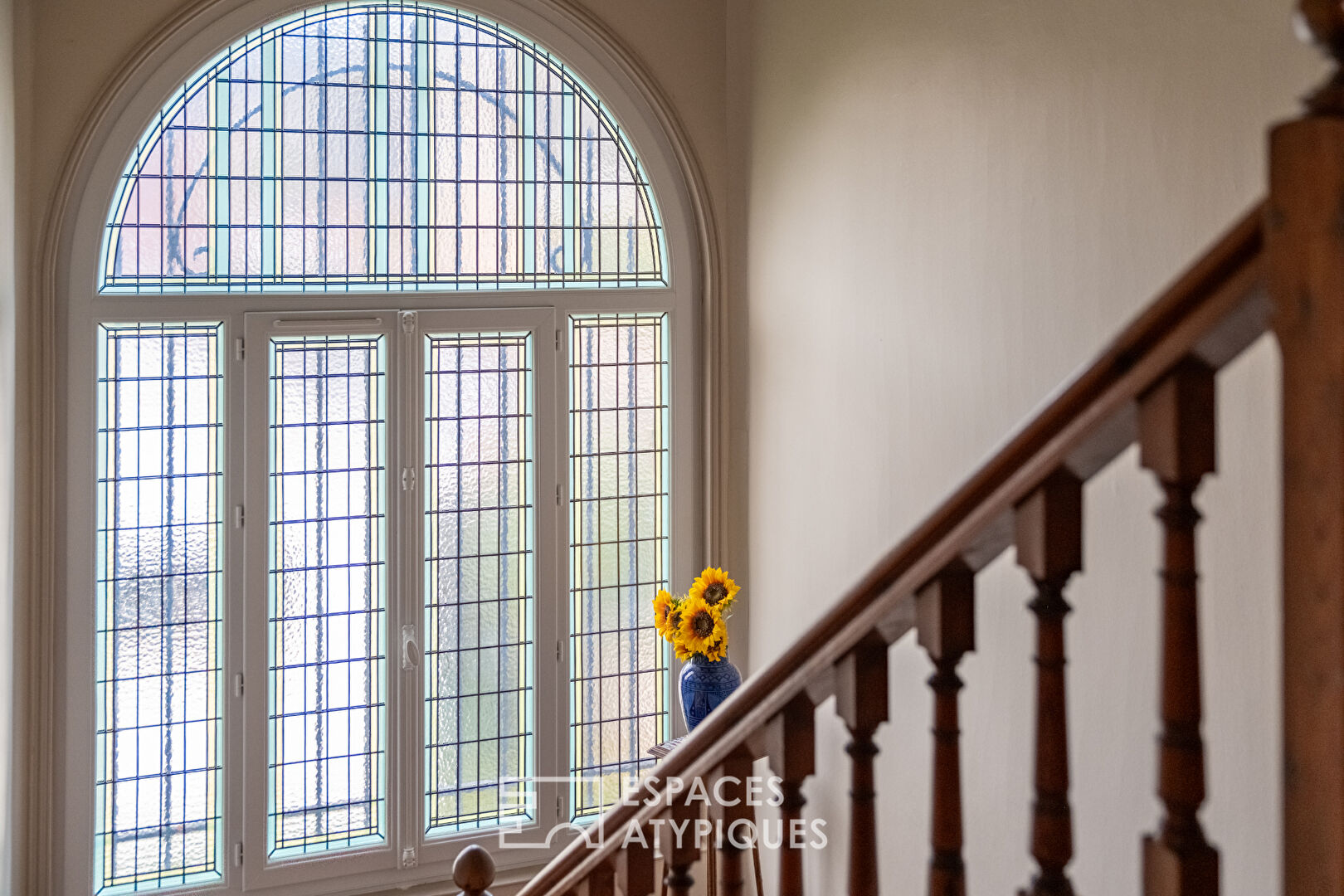 Demeure de maître aux volumes d&rsquo;exception avec dépendance