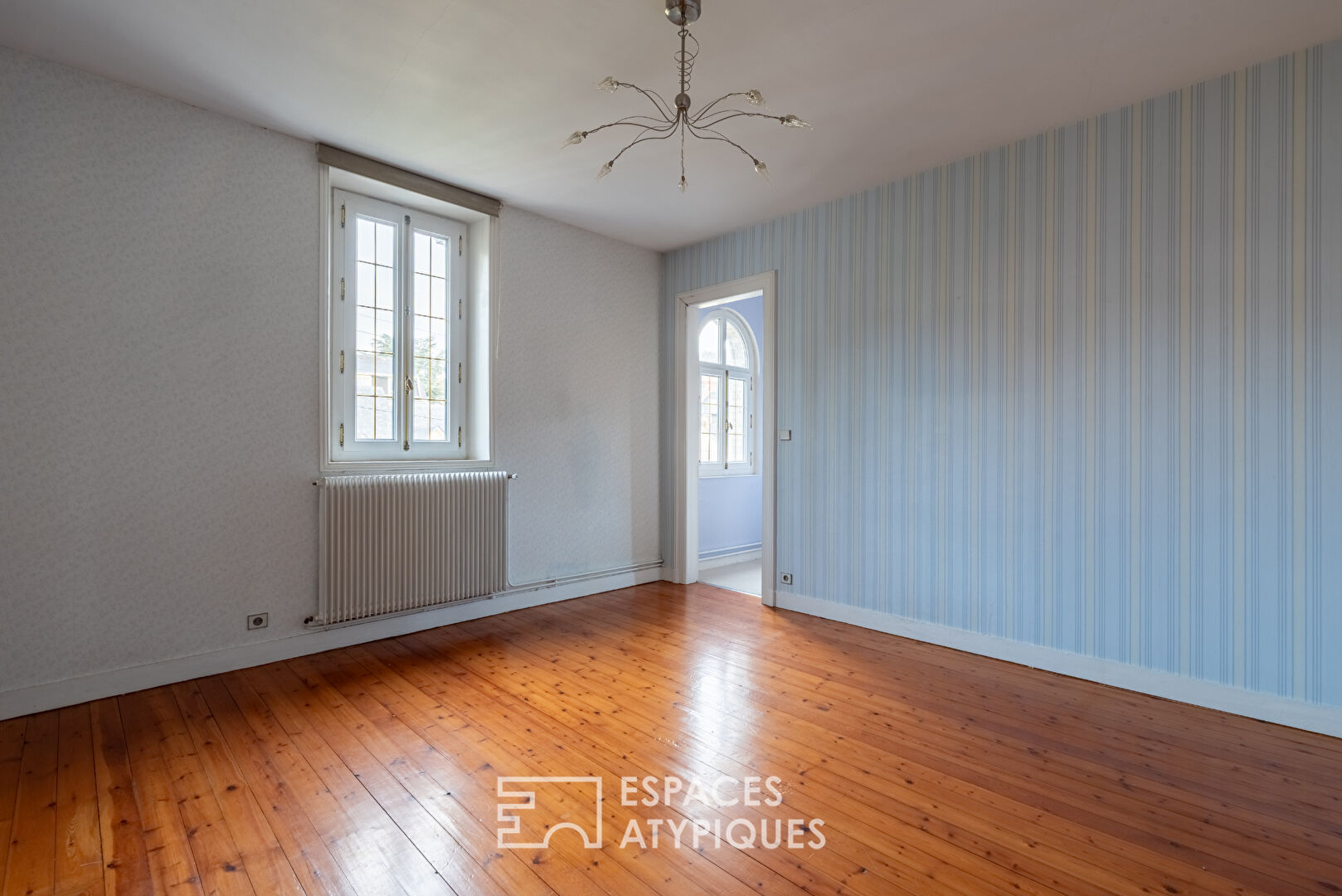 Demeure de maître aux volumes d&rsquo;exception avec dépendance