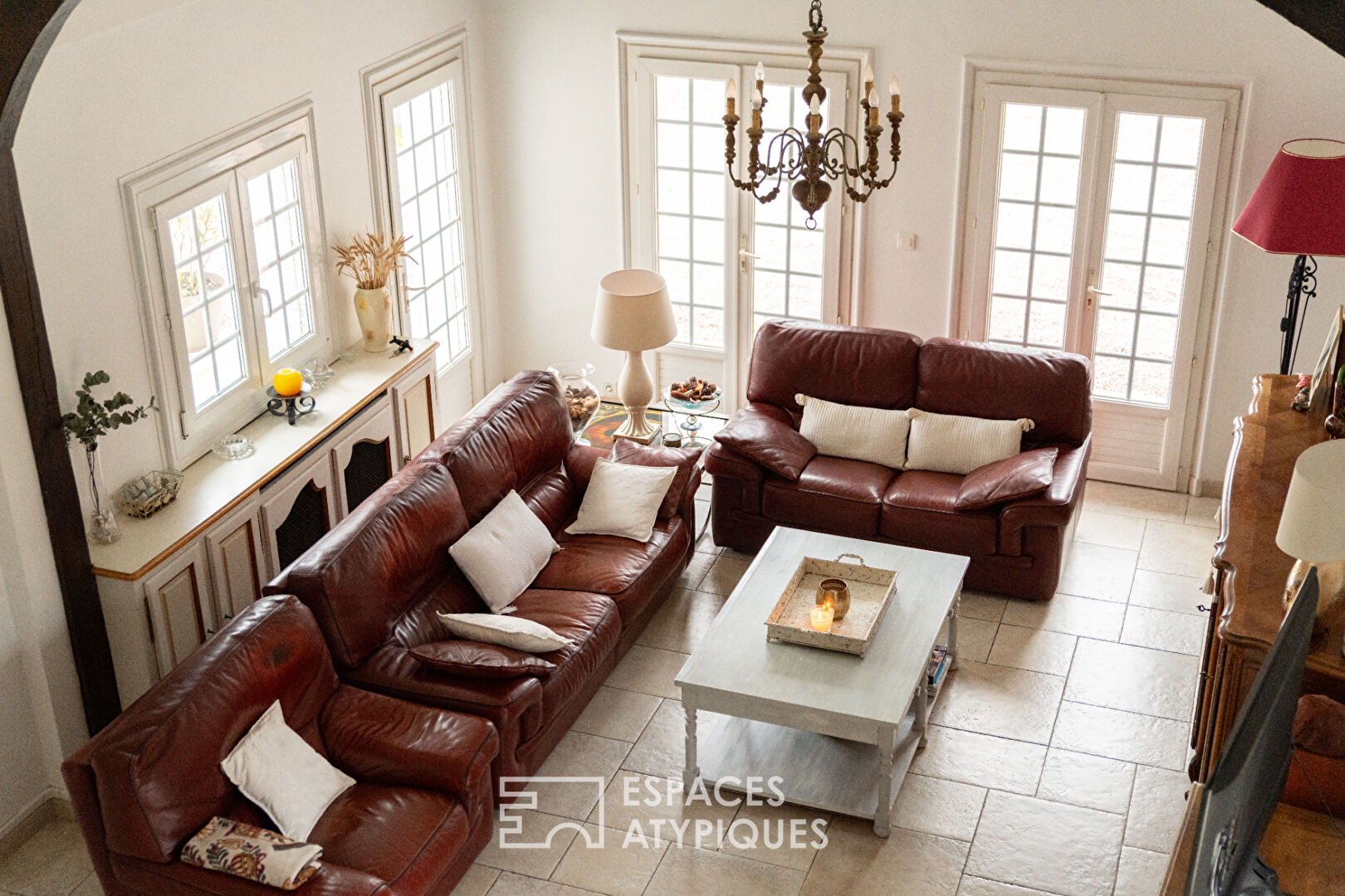 Authentique demeure avec toit cathédrale en bord de Seine