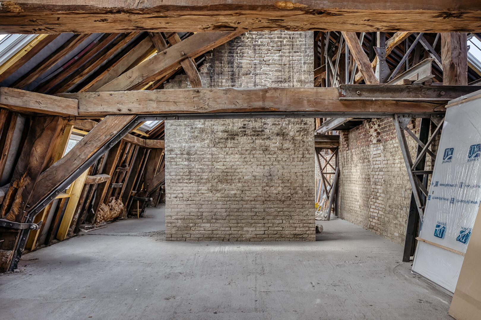 Combles à finir d&rsquo;aménager en coeur de ville