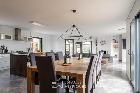Maison contemporaine avec extension jardin paysagé et piscine