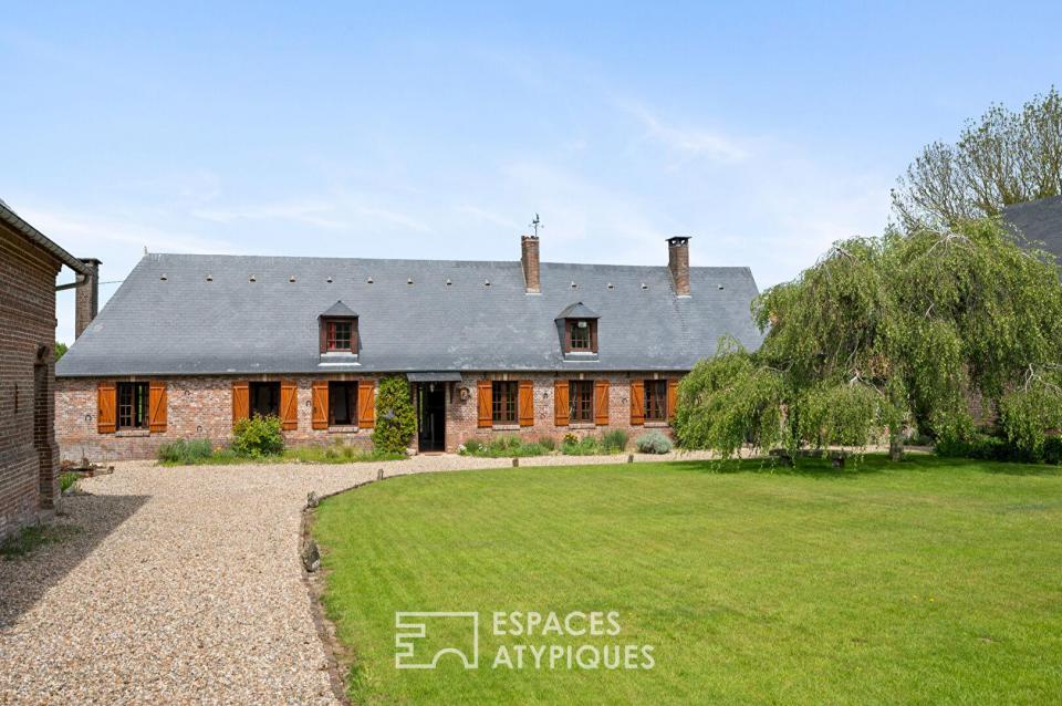 Corps de ferme avec dépendances et jardin vivant