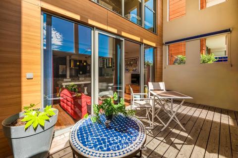 Loft duplex avec loggia et jardin, dans un ancien batiment portuaire
