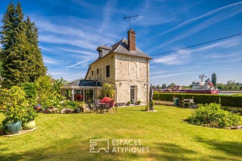 Maison en pierre de taille en bord de Seine