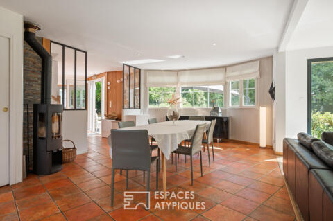 Maison contemporaine au coeur d&rsquo;un véritable parc arboré