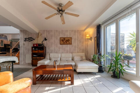Duplex atypique avec terrasse et garage