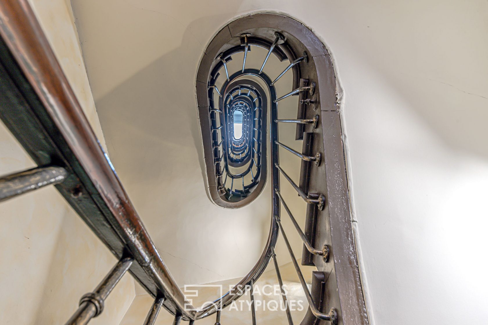 Haussmannian renovated in the heart of the historic district