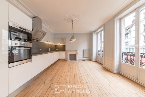 Haussmannian renovated in the heart of the historic district