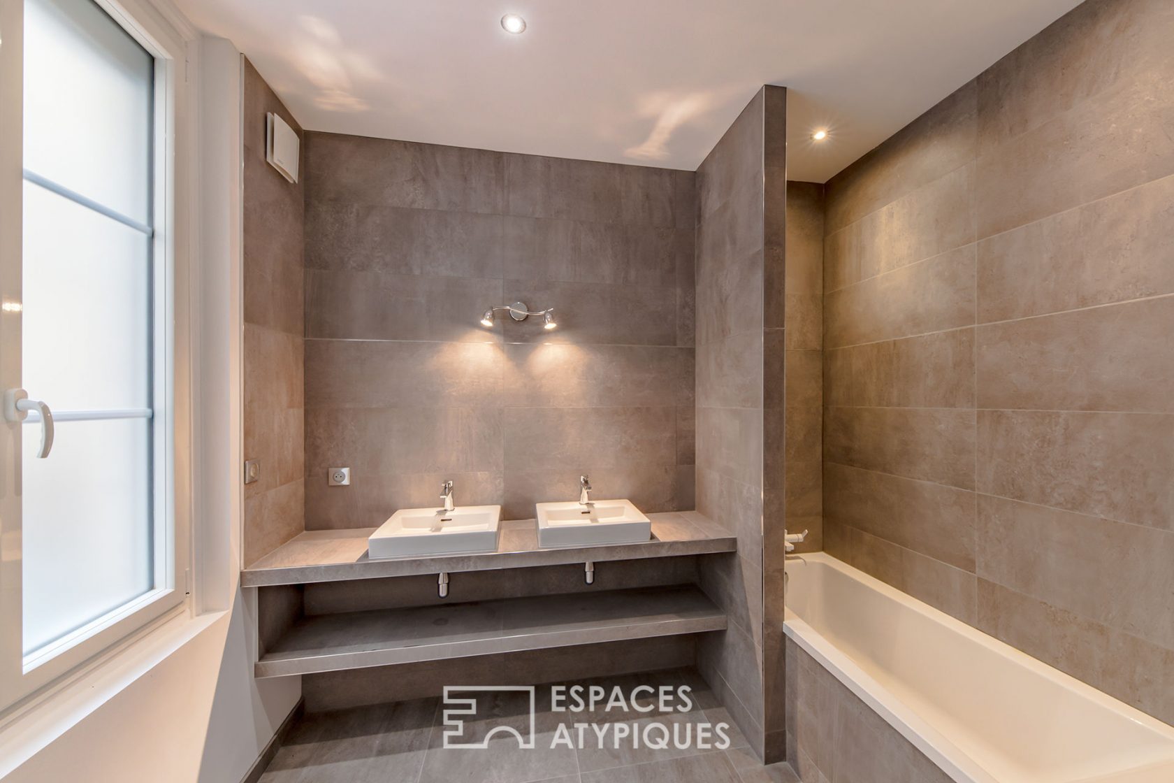 Haussmannian renovated in the heart of the historic district