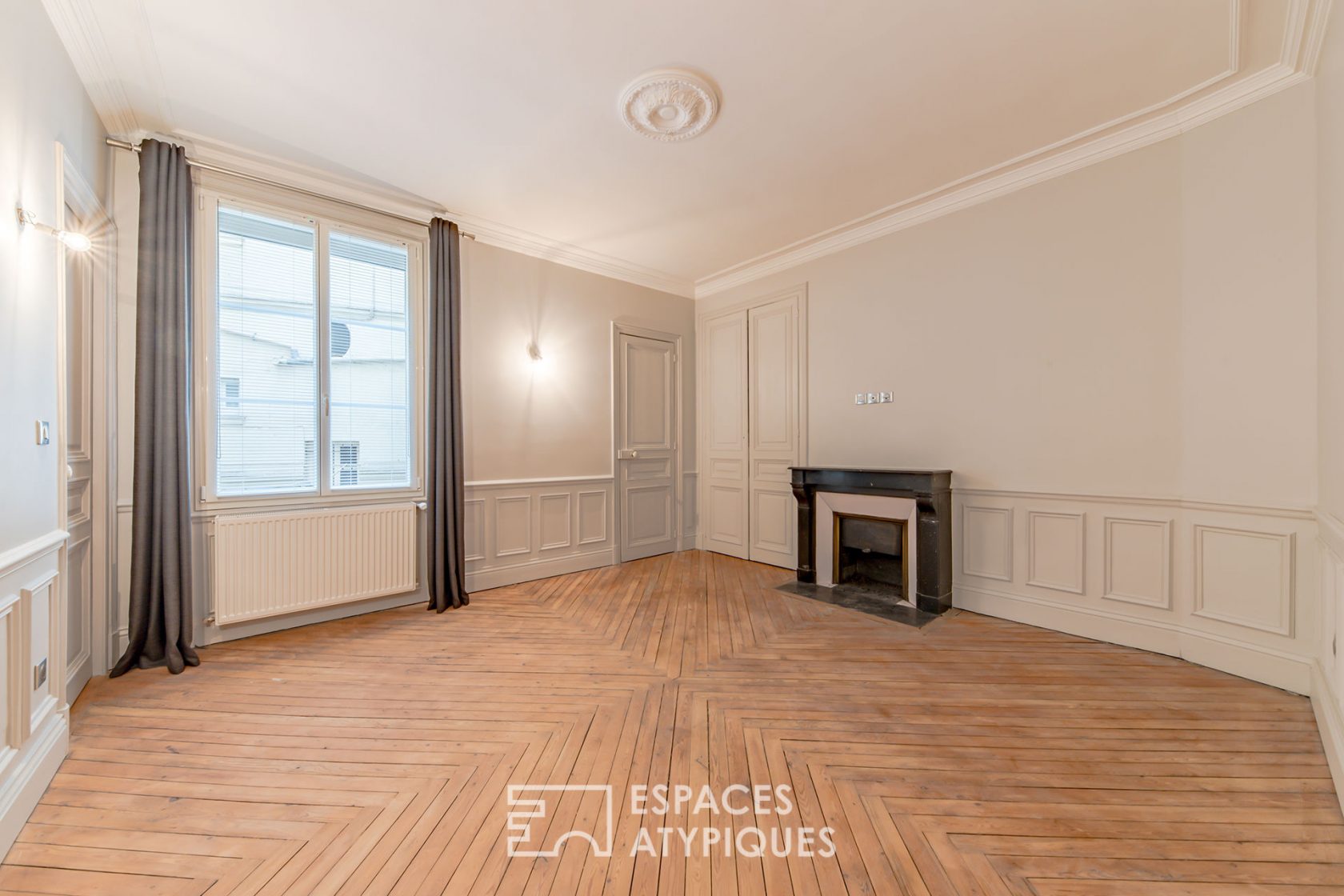 Haussmannian renovated in the heart of the historic district