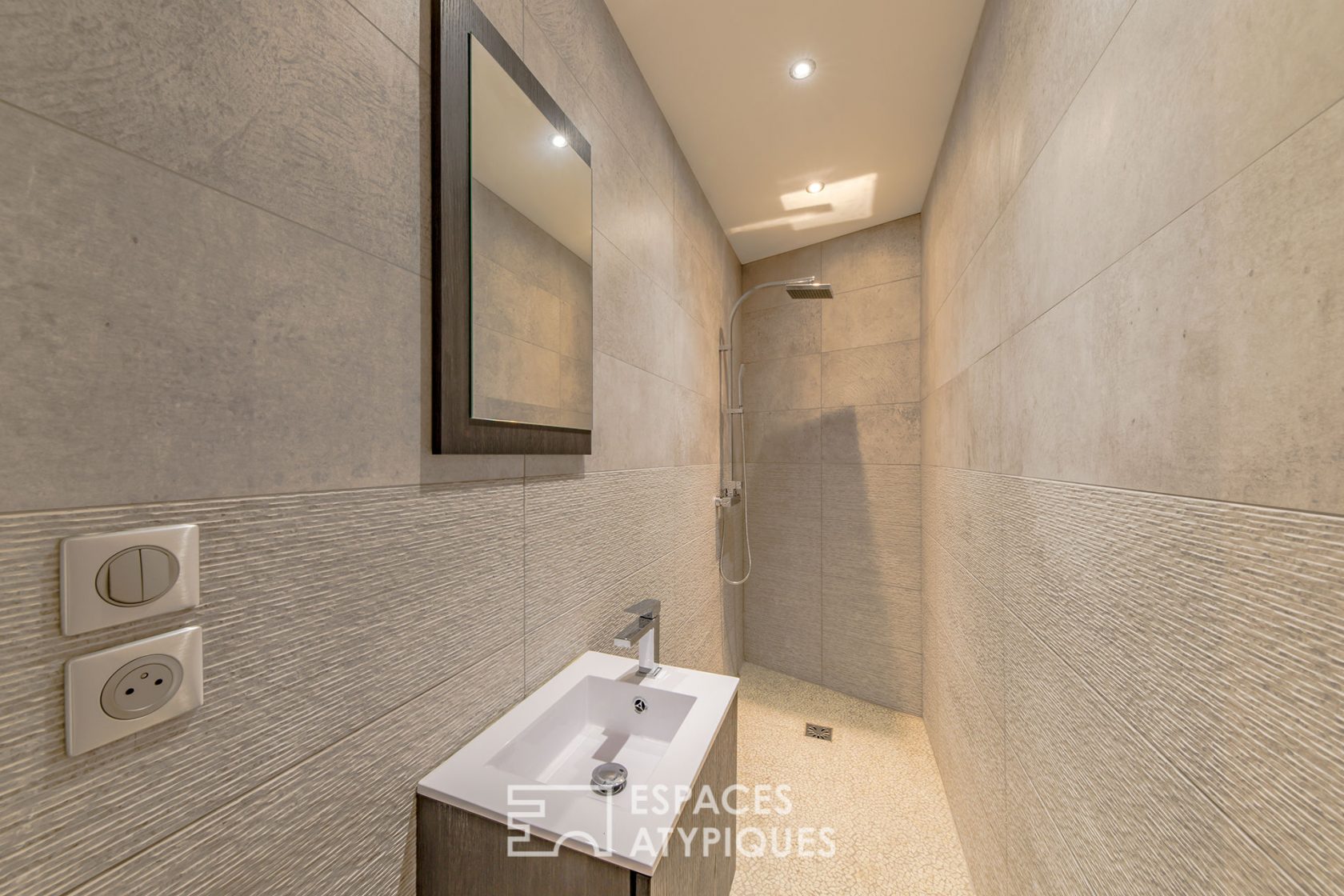 Haussmannian renovated in the heart of the historic district