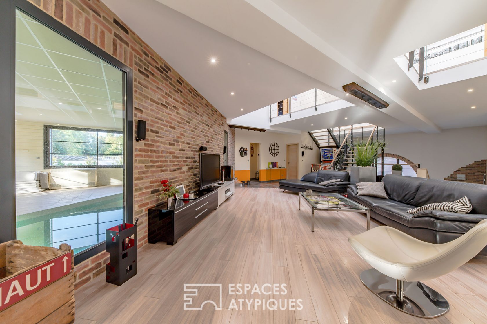 Maison loft dans une ancienne verrerie du 18e avec gîte