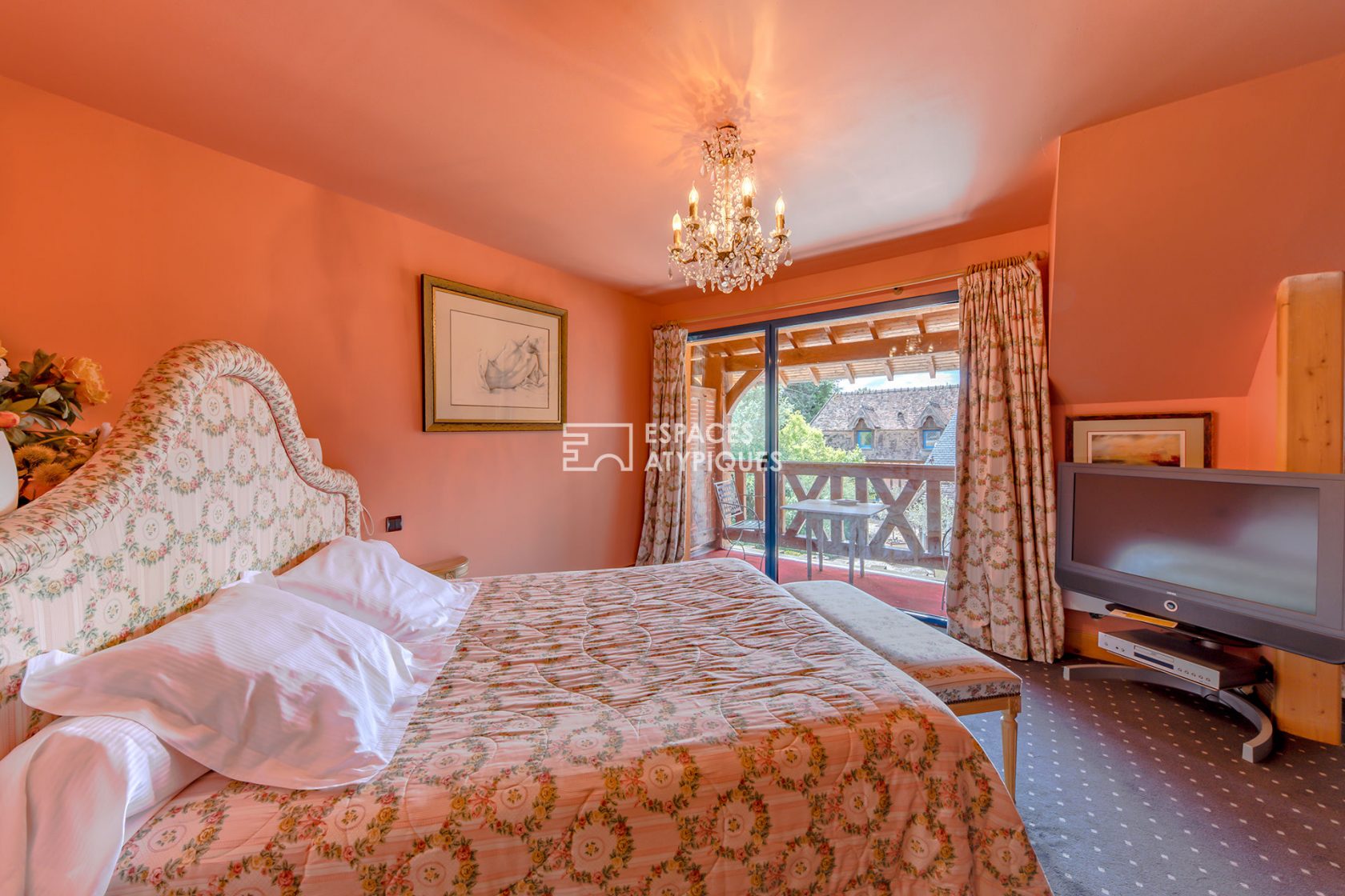 Enchanting Anglo-Norman manor from the 19th century