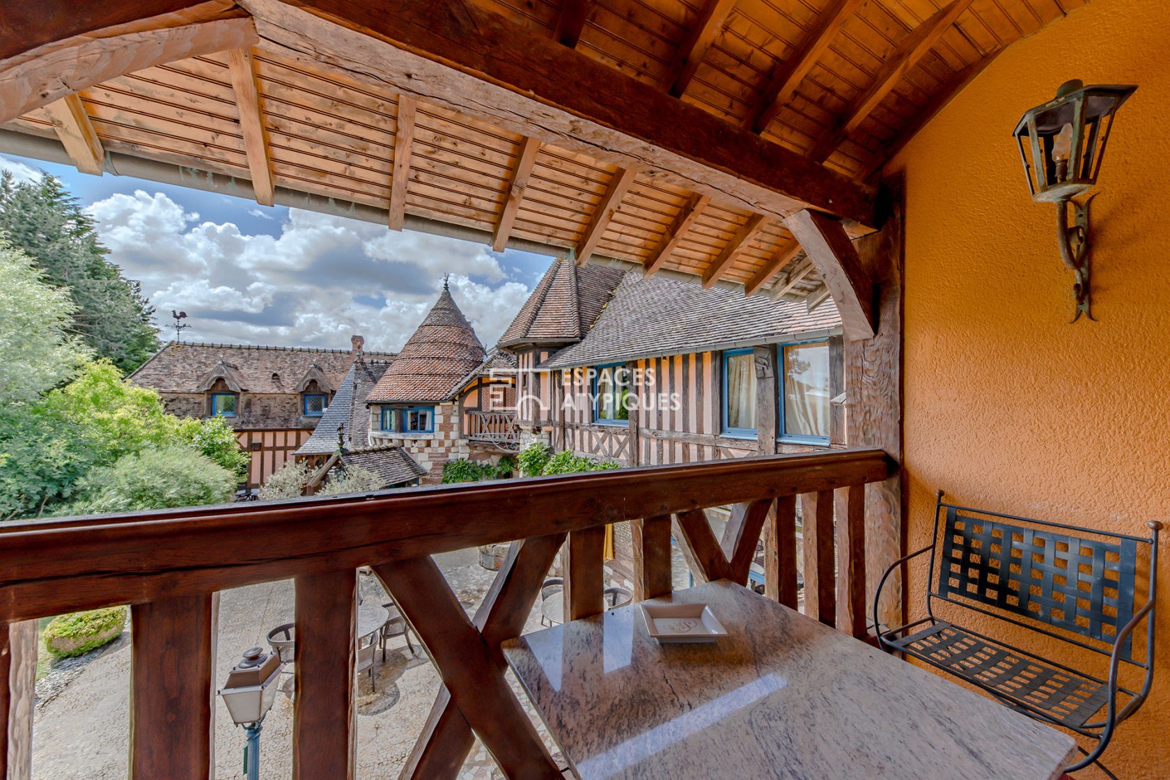 Enchanting Anglo-Norman manor from the 19th century