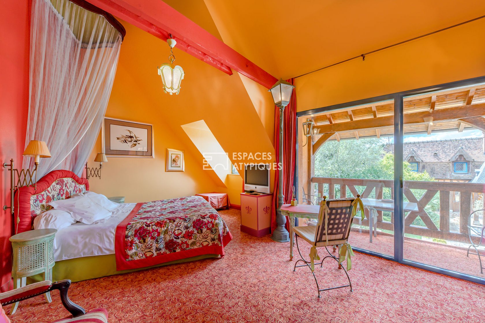 Enchanting Anglo-Norman manor from the 19th century