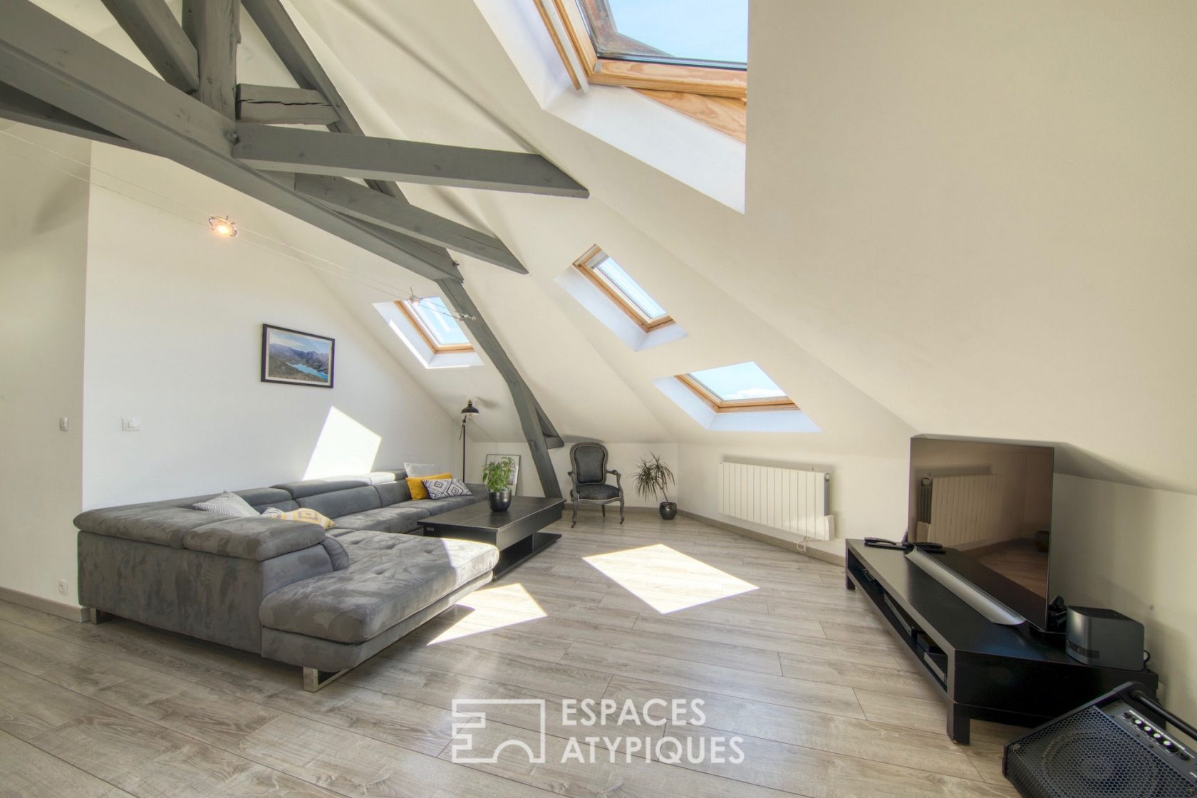 Contemporary style apartment nestled under the eaves of the city center