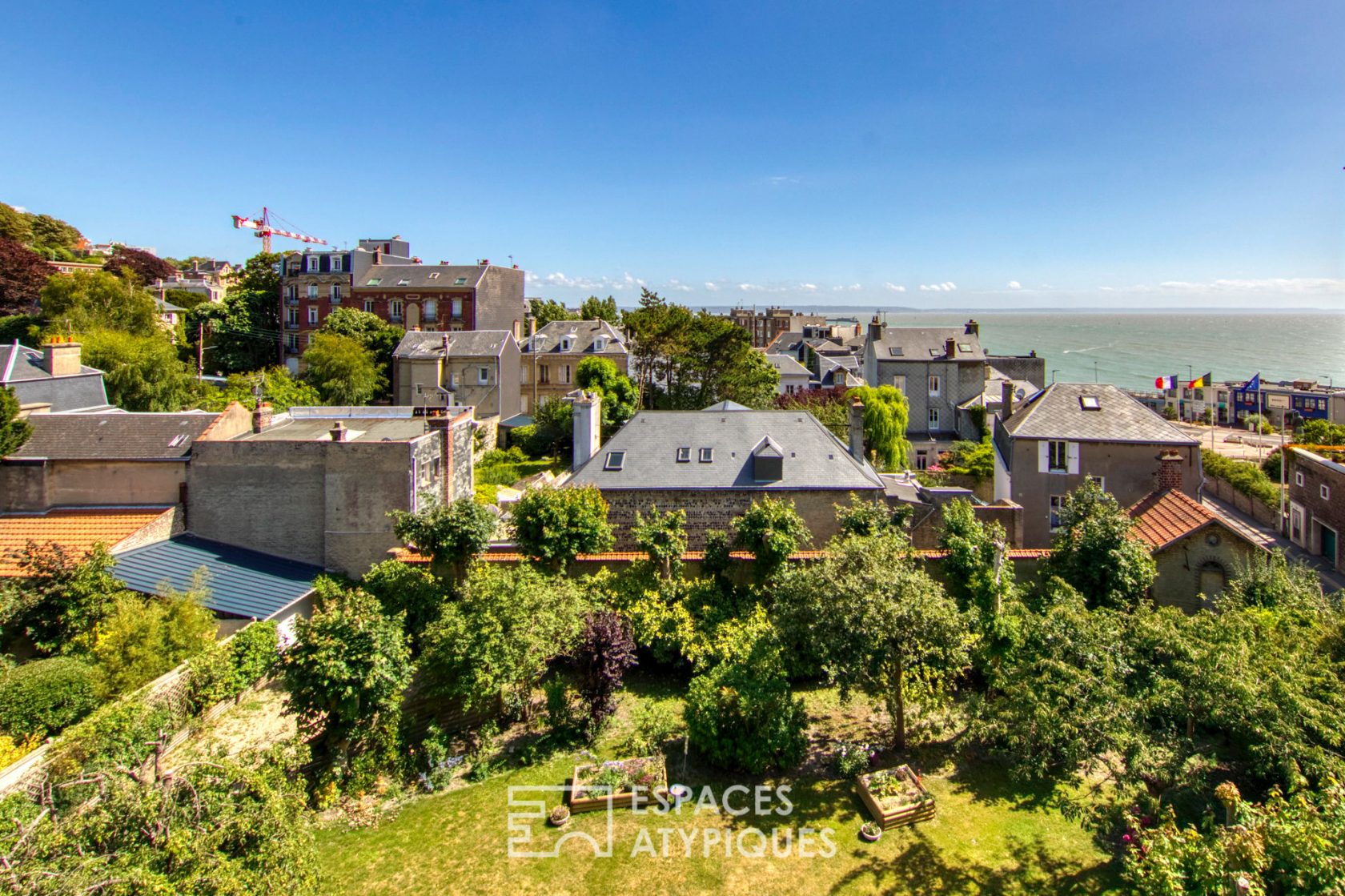 Duplex apartment with sea view in an old mansion