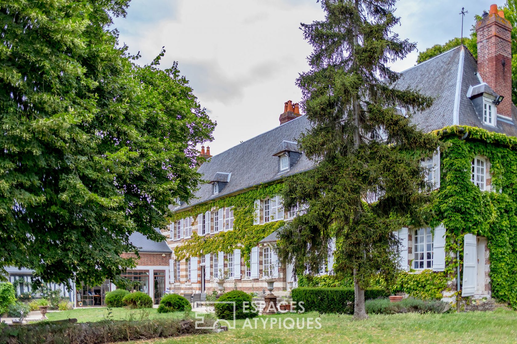 Propriété de charme du 18ème siècle dans son parc arboré