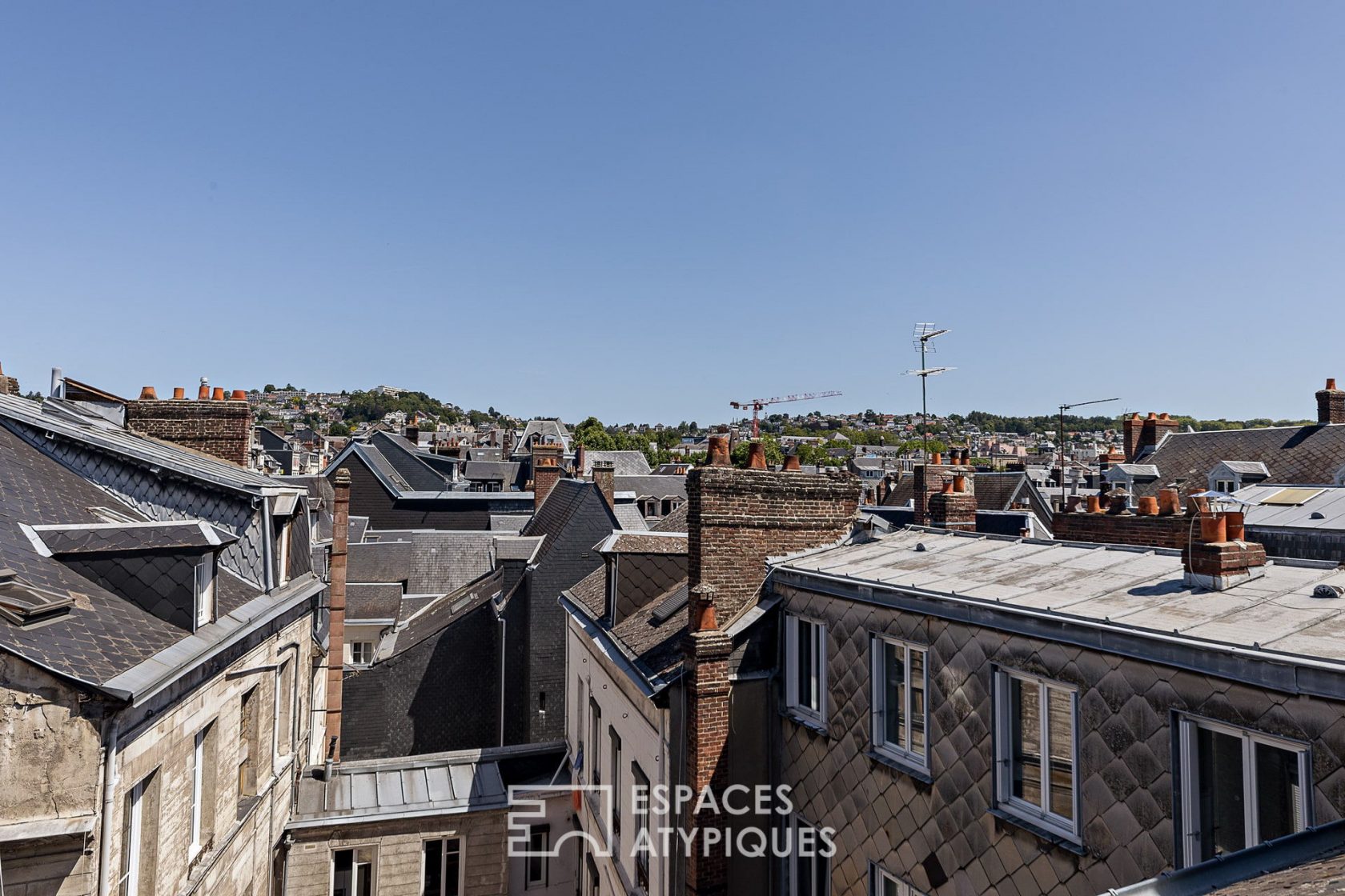 Duplex in the city center _ character and modernity