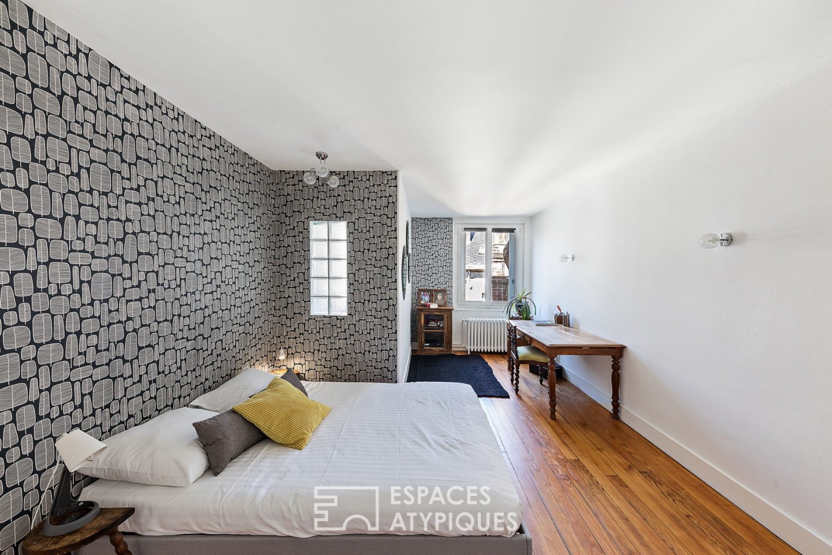 Duplex in the city center _ character and modernity