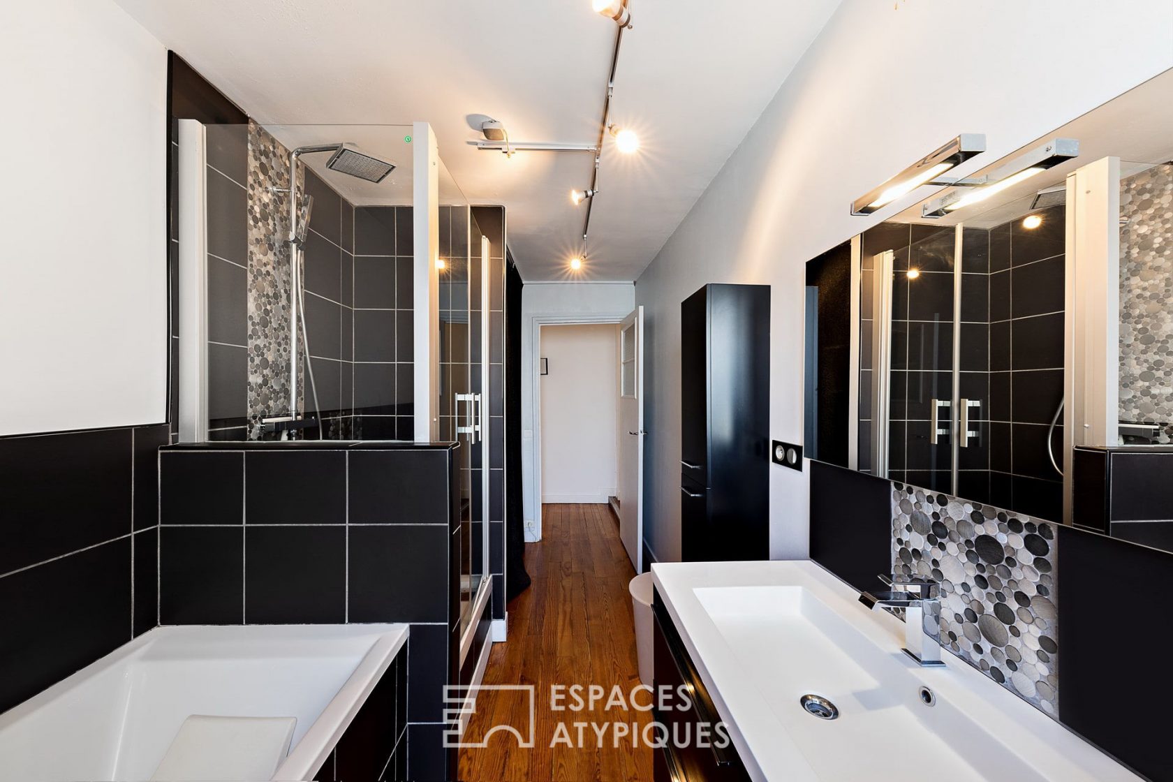 Duplex in the city center _ character and modernity