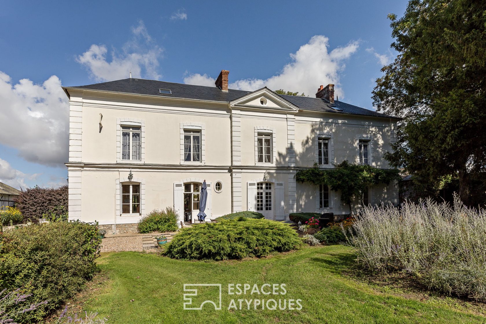 Charming 19th century manor house in its park