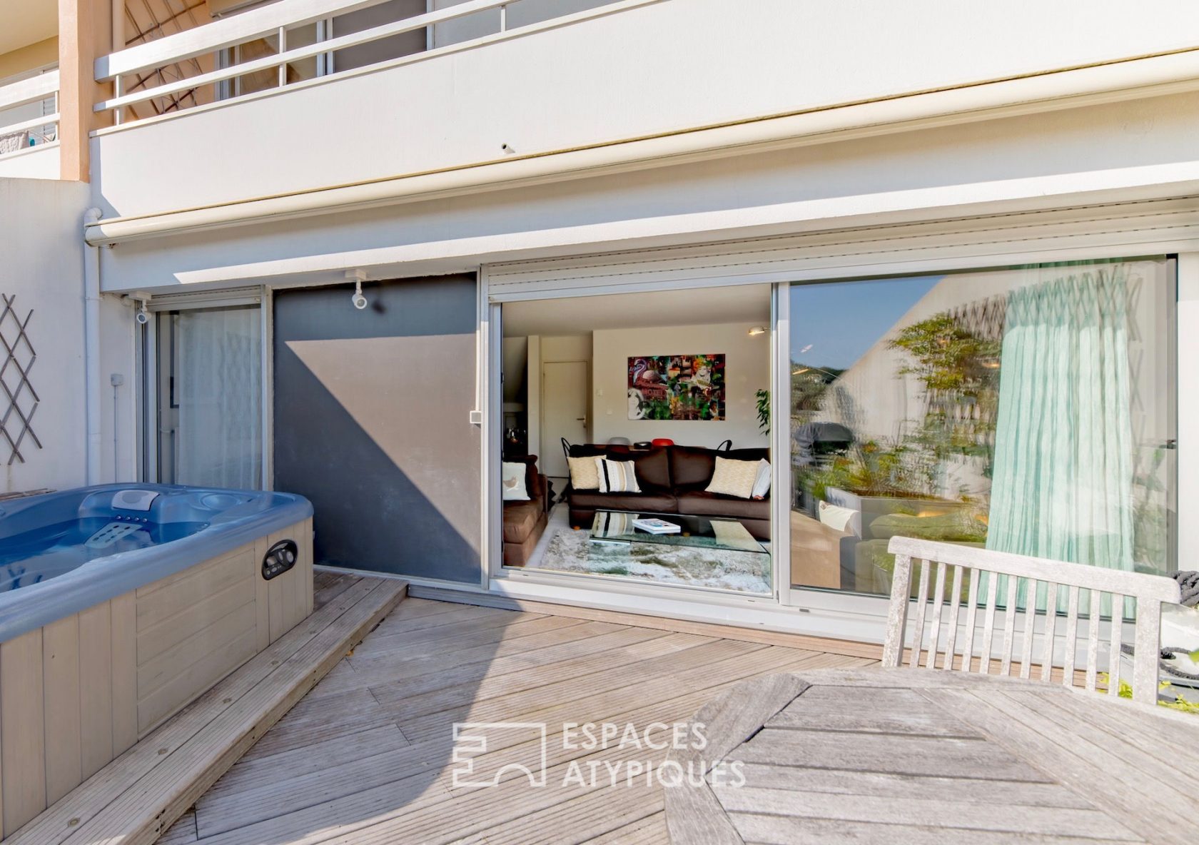 Duplex with large south-facing terrace overlooking the valley