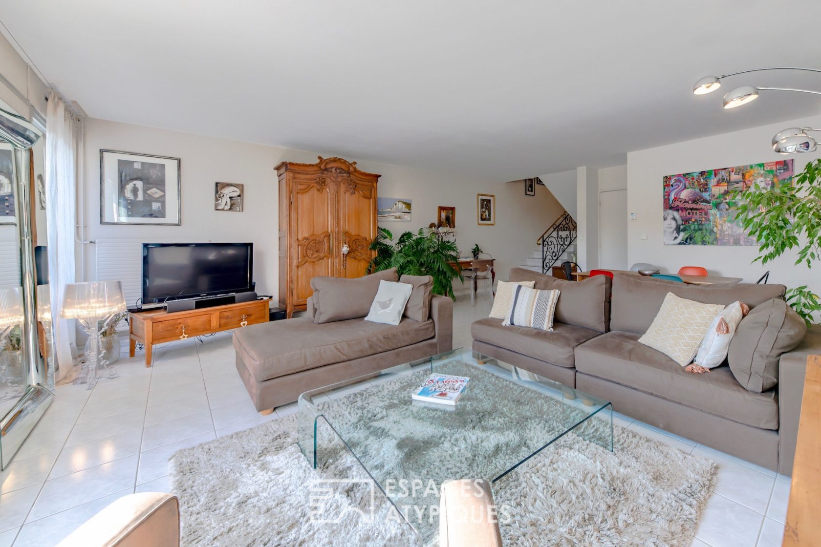 Duplex with large south-facing terrace overlooking the valley