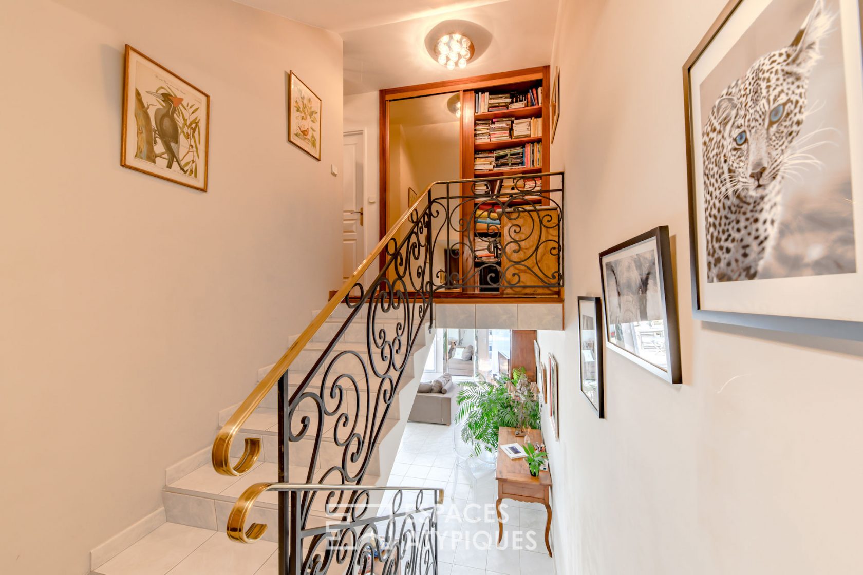 Duplex with large south-facing terrace overlooking the valley