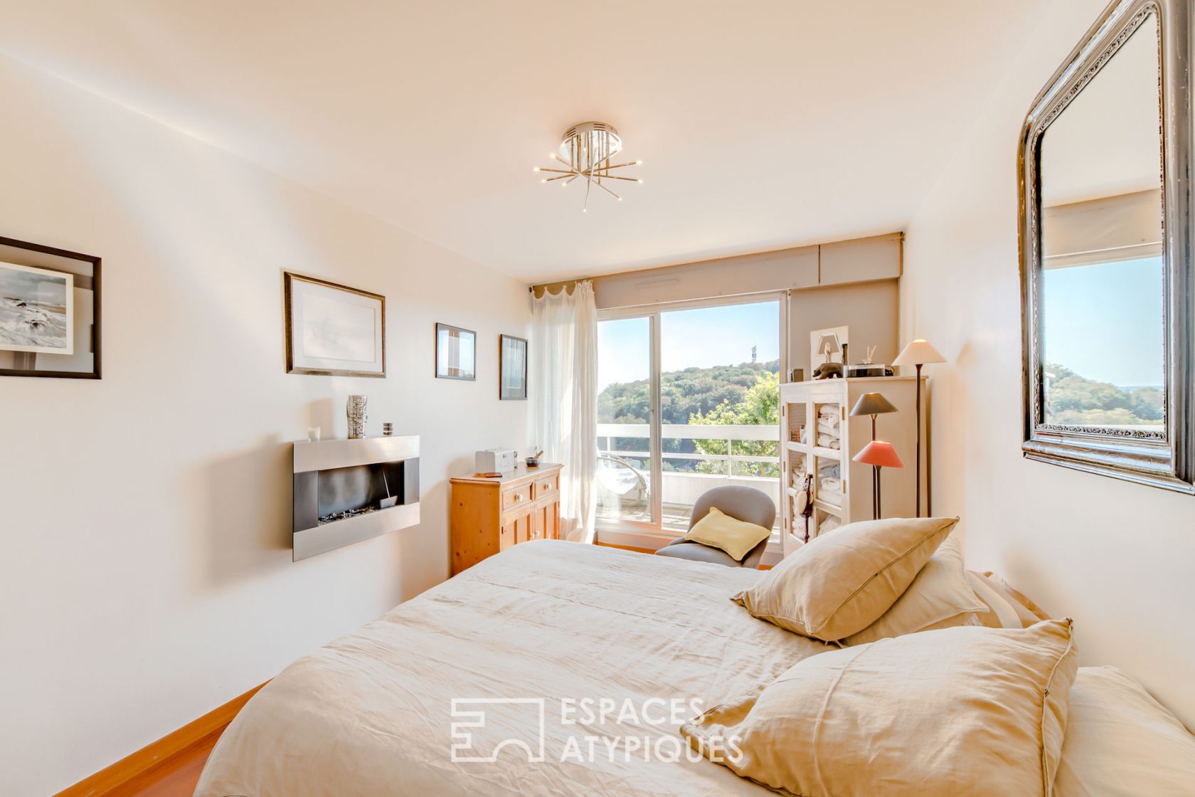 Duplex with large south-facing terrace overlooking the valley