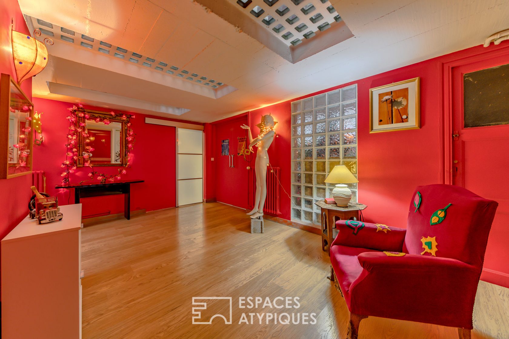 Artist’s loft in the city center with terrace and patio