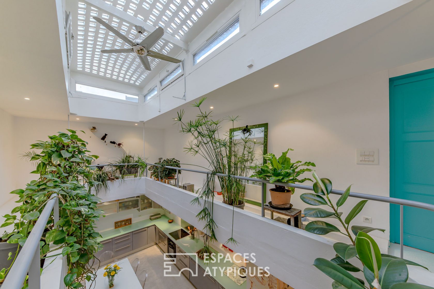 Artist’s loft in the city center with terrace and patio