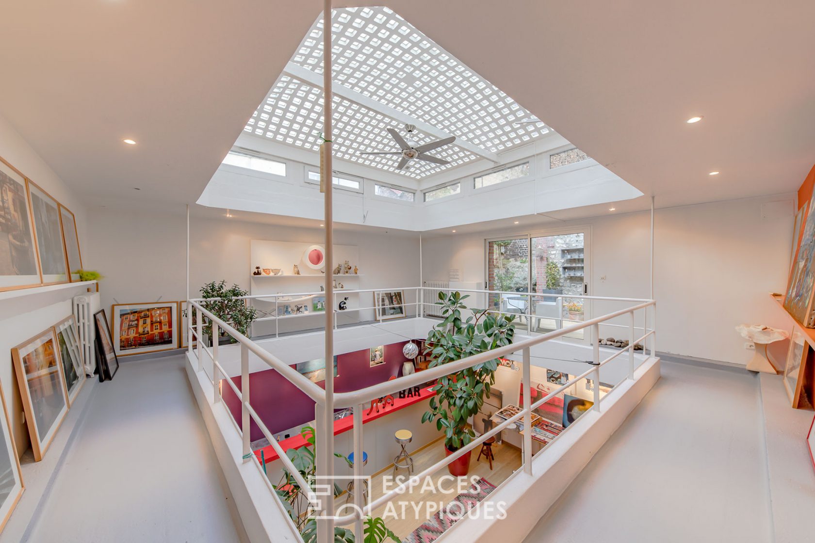 Artist’s loft in the city center with terrace and patio