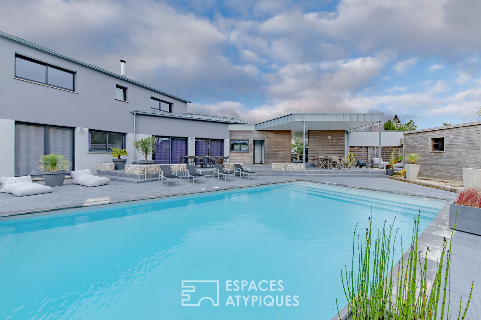 Architect house of character with swimming pool