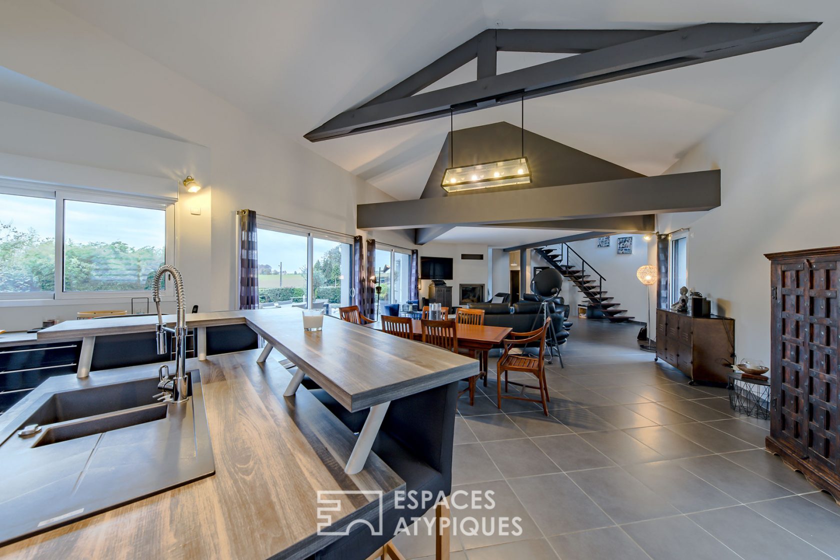 Architect house of character with swimming pool